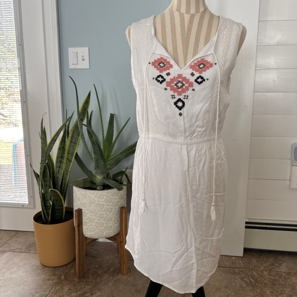 White Sleeveless Dress with Embroidered Design